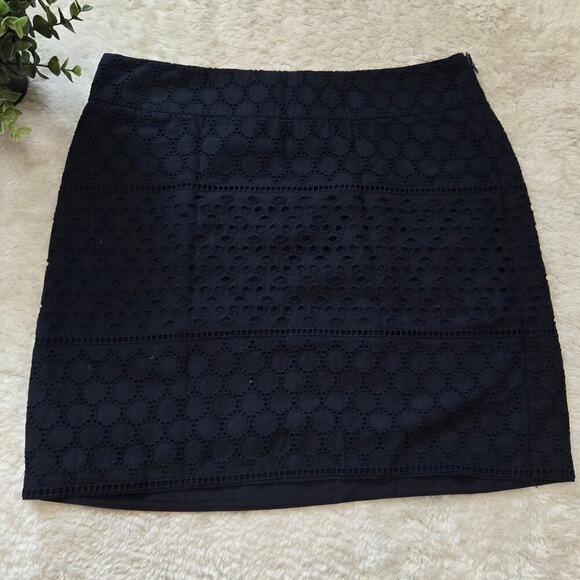 Banana Republic Factory Navy Blue Cotton Eyelet Mini Skirt, Size 6- - Picture 1 of 8